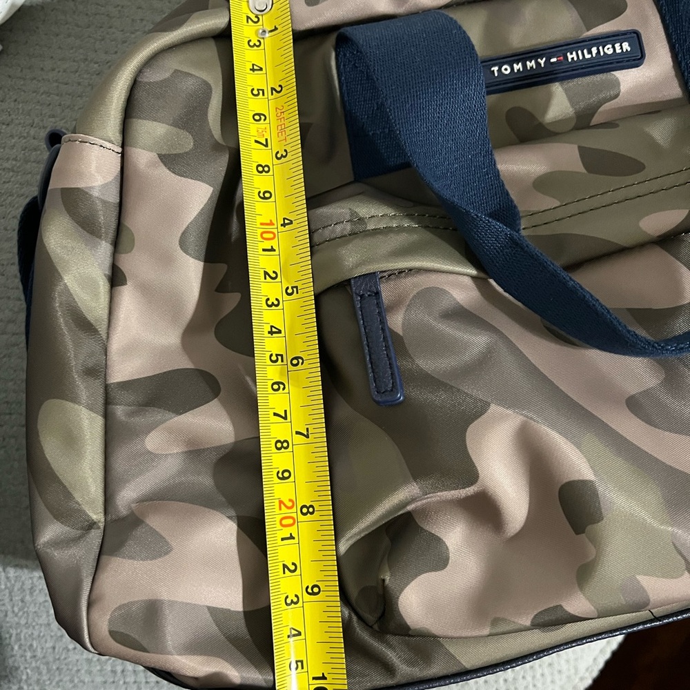 (SOLD) NWT Tommy Hilfiger weekender bag unisex camo green - Picture 7 of 7